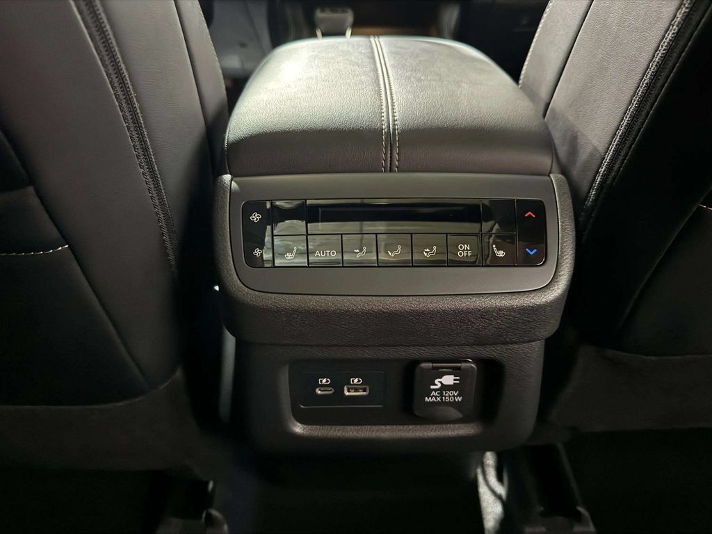 Used 2025 Nissan Pathfinder Platinum AWD/4WD image 20