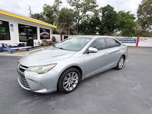 Used 2015 Toyota Camry XLE image 2