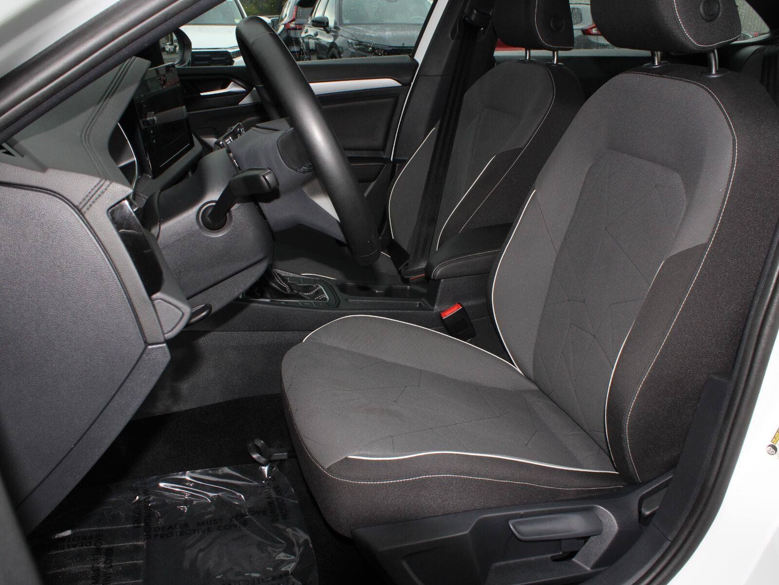 Used 2025 Volkswagen Jetta Sport FWD image 15