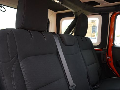 Used 2019 Jeep Wrangler Unlimited Sport S AWD/4WD image 29