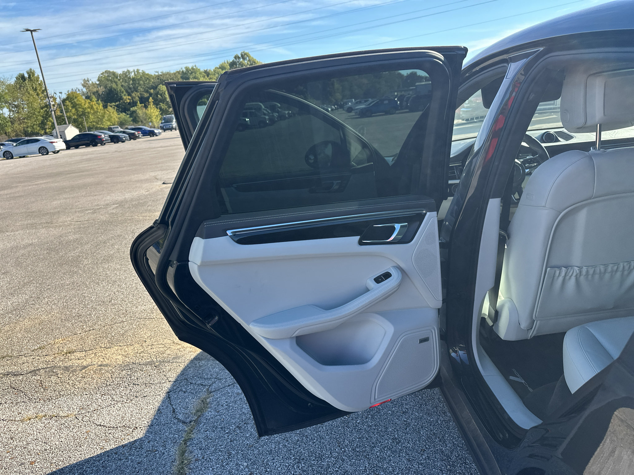 Used 2020 Porsche Macan S AWD/4WD image 29
