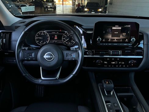 Used 2024 Nissan Pathfinder SV image 14