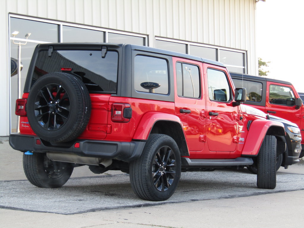 Used 2023 Jeep Wrangler Unlimited Sahara w/ Cold Weather Group AWD/4WD image 3