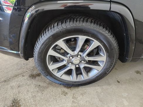 Used 2018 Jeep Grand Cherokee Overland AWD/4WD image 40
