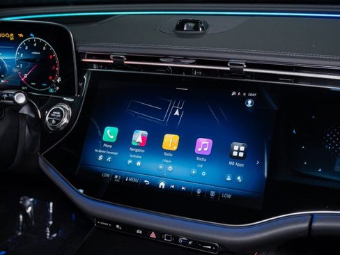 New 2026 Mercedes-Benz E 450 4MATIC Sedan image 21