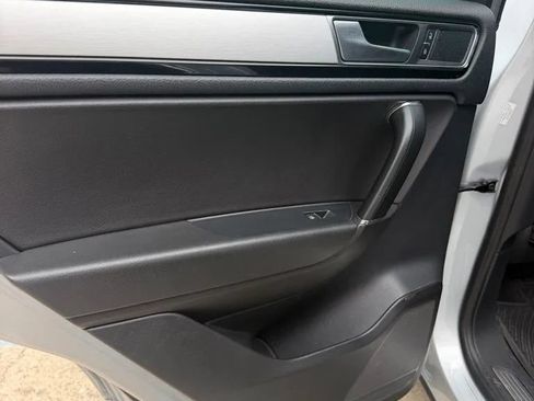Used 2017 Volkswagen Touareg Wolfsburg Edition AWD/4WD image 9
