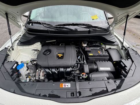Used 2025 Kia Soul LX w/ LX Technology Package FWD image 31
