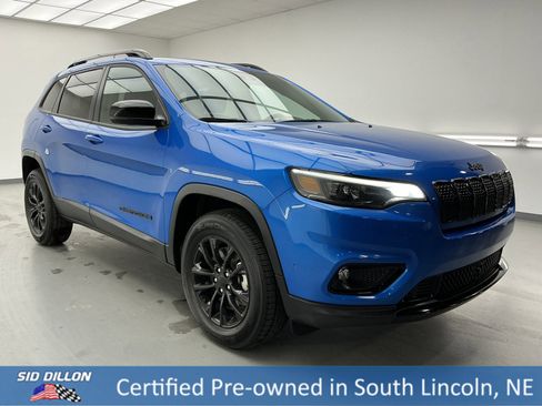 Used 2023 Jeep Cherokee Altitude Lux image 3