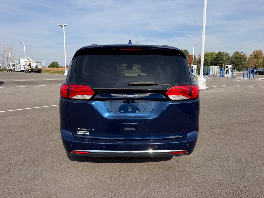 Used 2018 Chrysler Pacifica Touring-L Plus w/ Advanced Safetytec Group FWD image 7