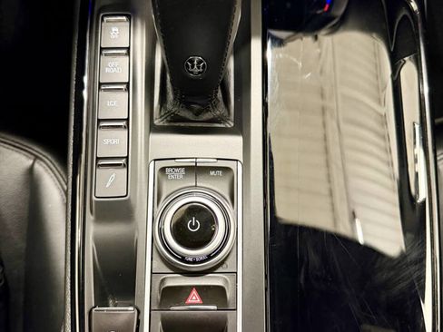 Used 2022 Maserati Levante GT image 18