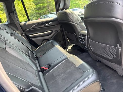 Used 2025 Jeep Grand Cherokee Altitude AWD/4WD image 27