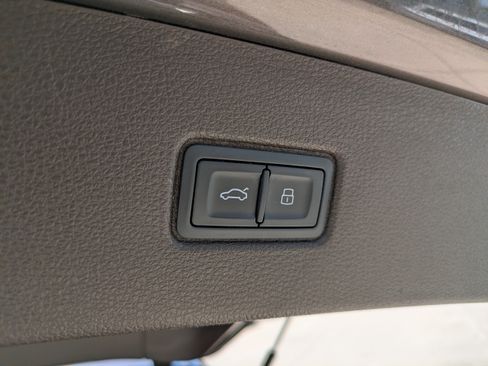 Used 2017 Audi Q7 3.0T Prestige w/ Prestige Package AWD/4WD image 12