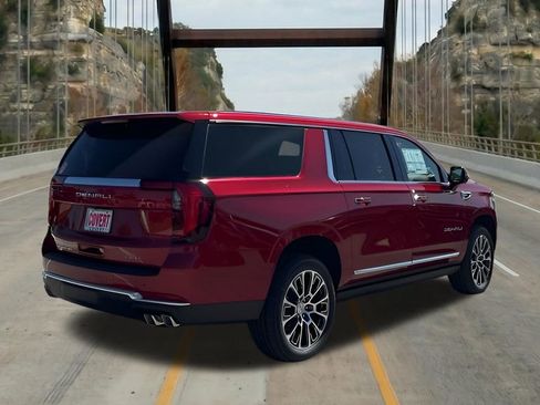 New 2026 GMC Yukon XL Denali w/ Sun & Power Step Package AWD/4WD image 10