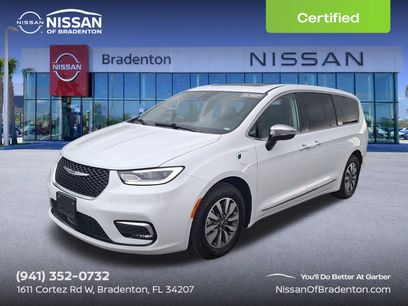 Used 2023 Chrysler Pacifica Limited