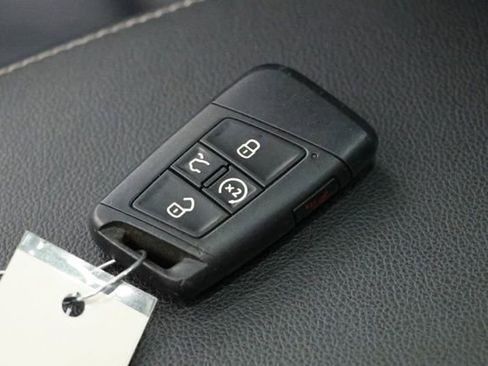 Used 2022 Volkswagen Tiguan SE R-Line AWD/4WD image 39