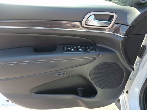 Used 2016 Jeep Grand Cherokee Overland AWD/4WD image 12