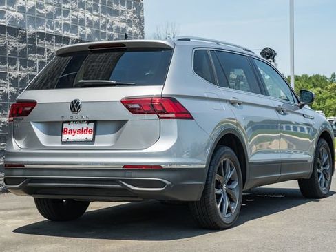 Used 2023 Volkswagen Tiguan SE FWD image 6
