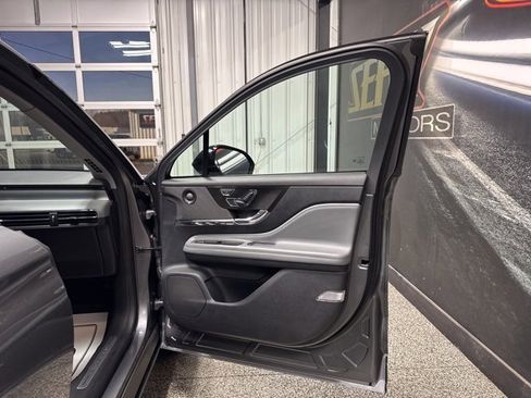 Used 2022 Lincoln Corsair Reserve w/ Luxury Package image 32