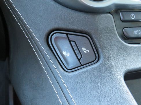 Used 2020 Chevrolet Suburban LT image 25