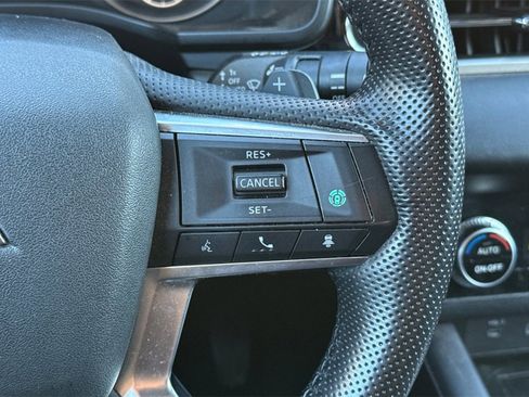 Used 2024 Mitsubishi Outlander FWD image 35