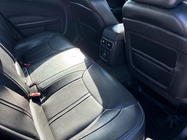 Used 2013 Chrysler 300 C RWD image 4