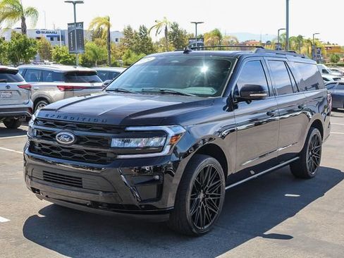 Used 2024 Ford Expedition Max Limited AWD/4WD image 3