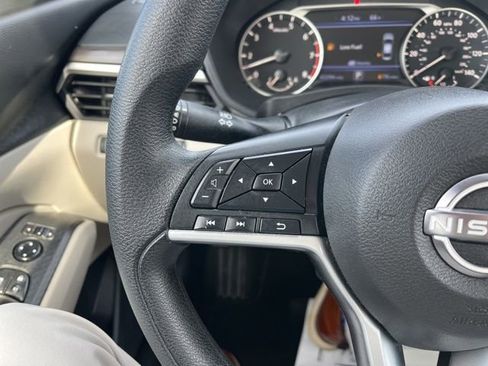 Used 2025 Nissan Altima 2.5 SV FWD image 22