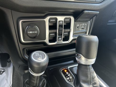 New 2025 Jeep Gladiator Sport image 22