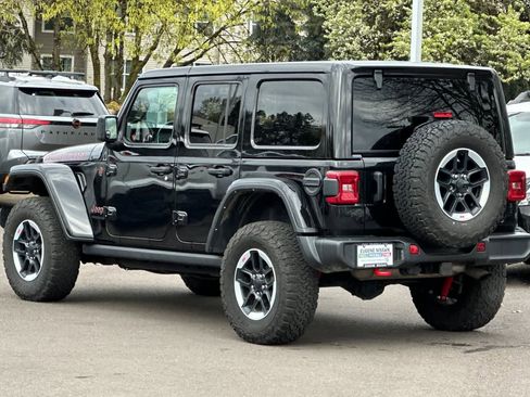 Used 2022 Jeep Wrangler Unlimited Rubicon w/ LED Lighting Group AWD/4WD image 6