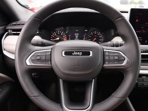 Used 2025 Jeep Compass Limited AWD/4WD image 10