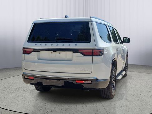 Used 2024 Jeep Wagoneer Series II AWD/4WD image 4