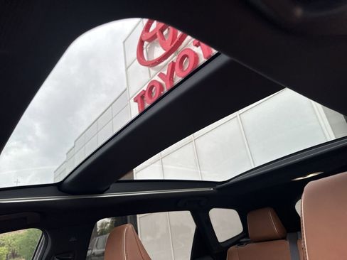 Used 2026 Toyota Crown Signia w/ Advanced Technology Package image 5