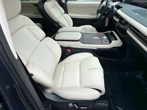 New 2027 Lincoln Navigator Reserve AWD/4WD image 15