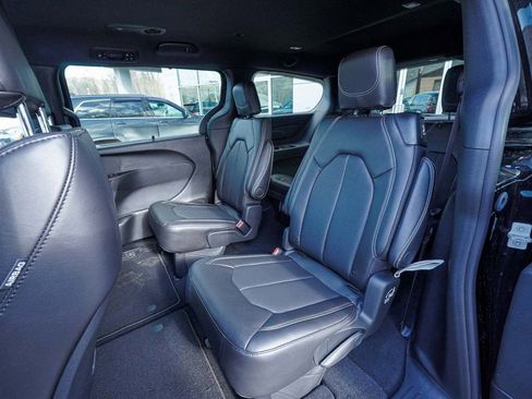 New 2026 Chrysler Pacifica Select image 33