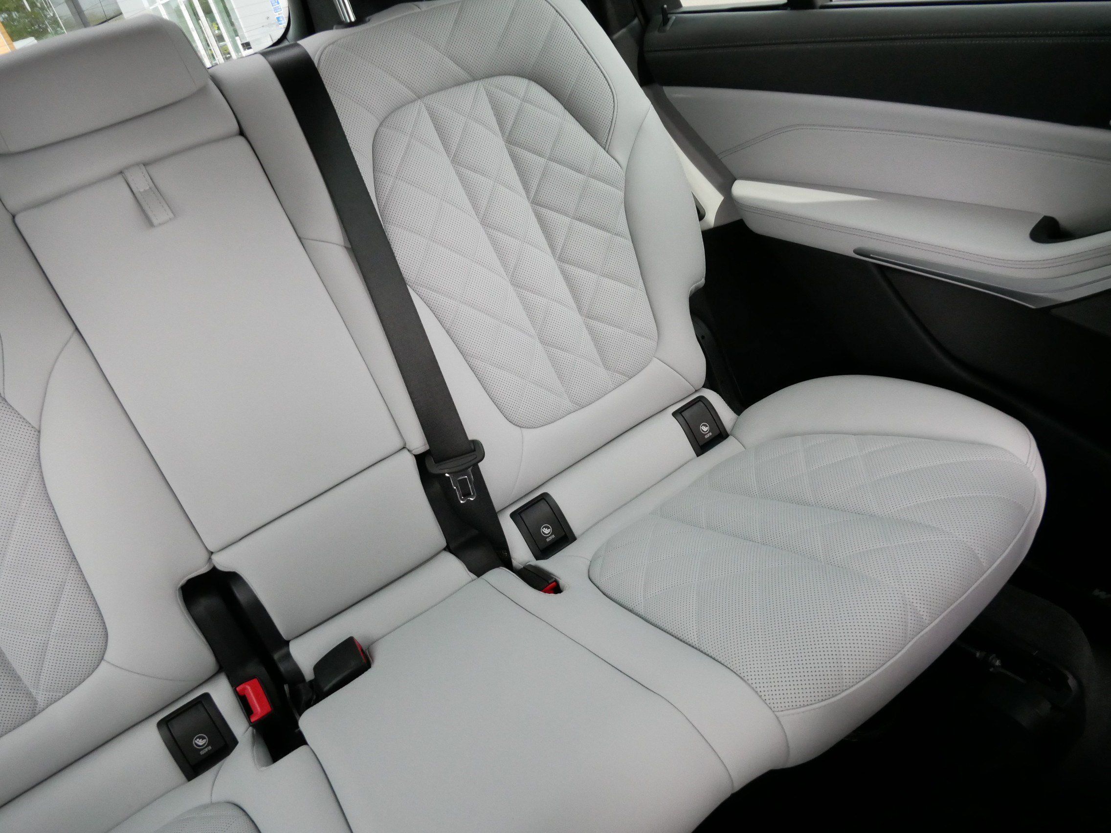 Used 2024 BMW X7 xDrive40i w/ M Sport Package AWD/4WD image 14