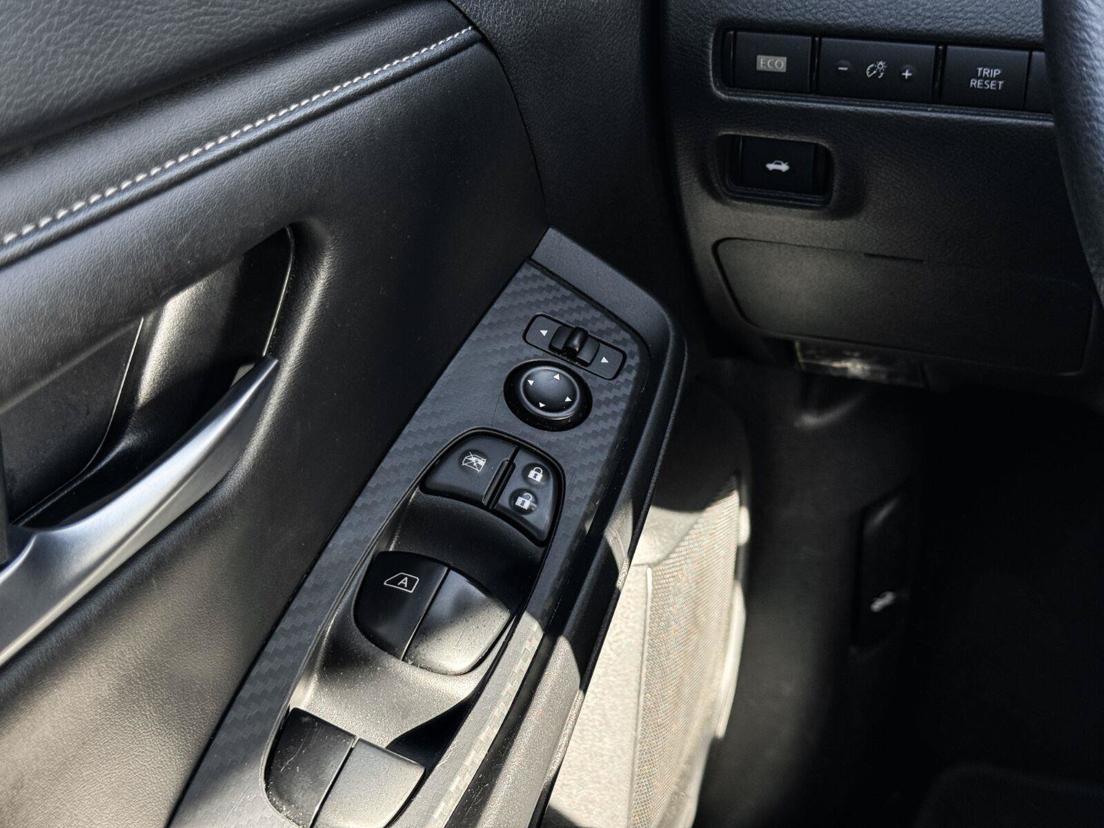 Used 2024 Nissan Sentra SV FWD image 16