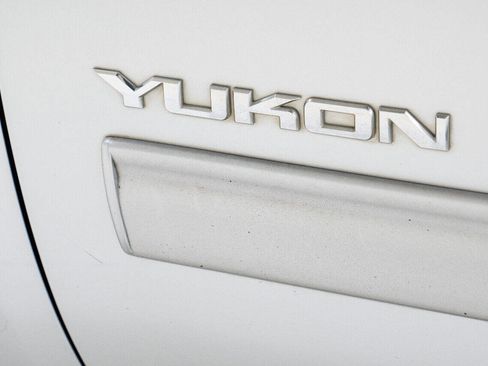 Used 2013 GMC Yukon SLE image 30