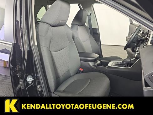 Used 2025 Toyota RAV4 XLE image 19