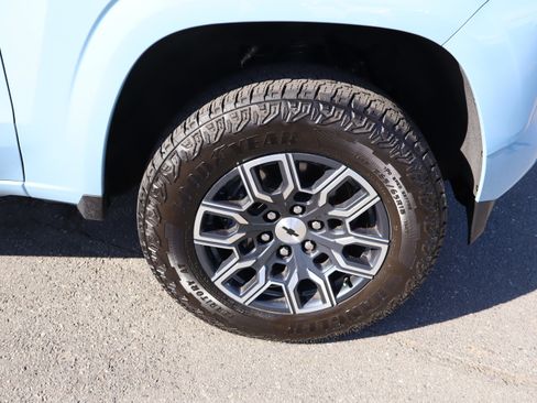 Used 2025 Chevrolet Colorado Z71 AWD/4WD image 37