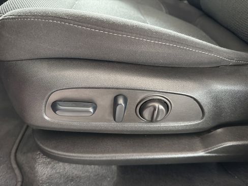 Used 2023 Chevrolet Traverse LT image 24