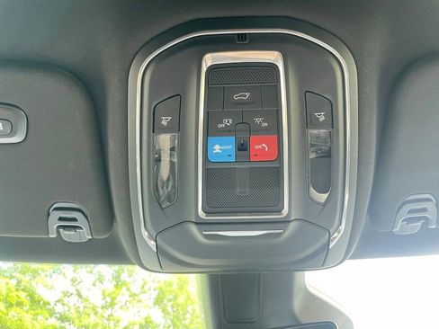 Certified 2024 Jeep Wagoneer Series II w/ Flexible Seating Group AWD/4WD image 23