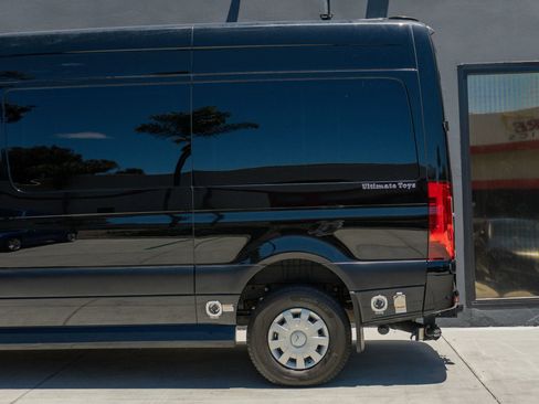 Used 2022 Mercedes-Benz Sprinter 2500 image 18