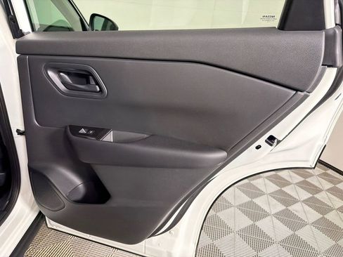 Used 2024 Nissan Rogue S image 16