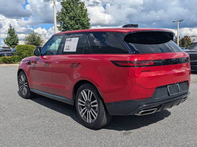 Used 2024 Land Rover Range Rover Sport SE AWD/4WD image 4