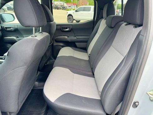 Used 2020 Toyota Tacoma TRD Off-Road AWD/4WD image 11