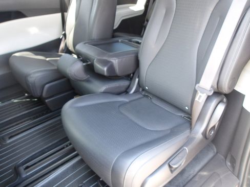 Used 2024 Kia Carnival SX Prestige FWD image 12