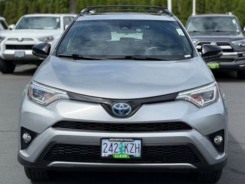 Used 2018 Toyota RAV4 SE AWD/4WD image 8