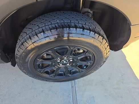 Used 2025 Ford Bronco Sport Badlands image 12