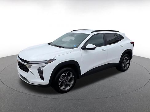 Used 2025 Chevrolet Trax LT FWD image 8