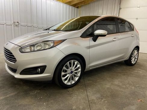 Used 2014 Ford Fiesta SE w/ Equipment Group 201A image 3